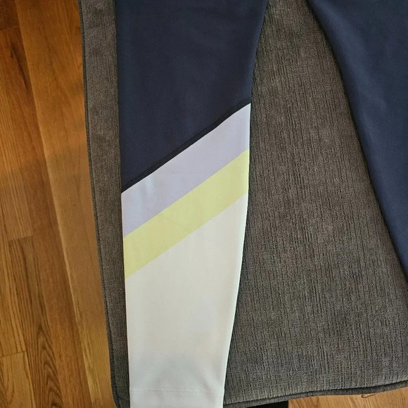 Peloton Women's Cadet High-Rise Color-block Legging Size large - Picture 11 of 13
